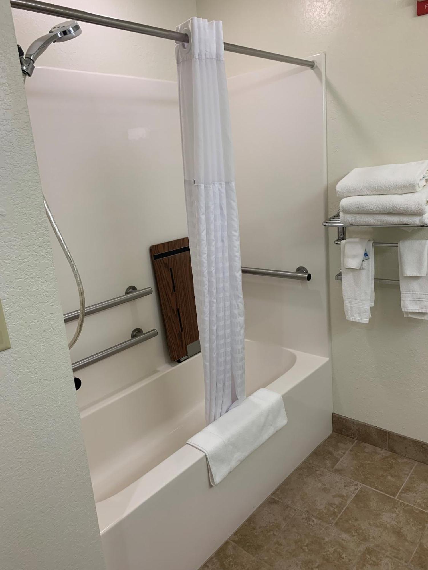 Microtel Inn & Suites By Wyndham Rice Lake Zewnętrze zdjęcie